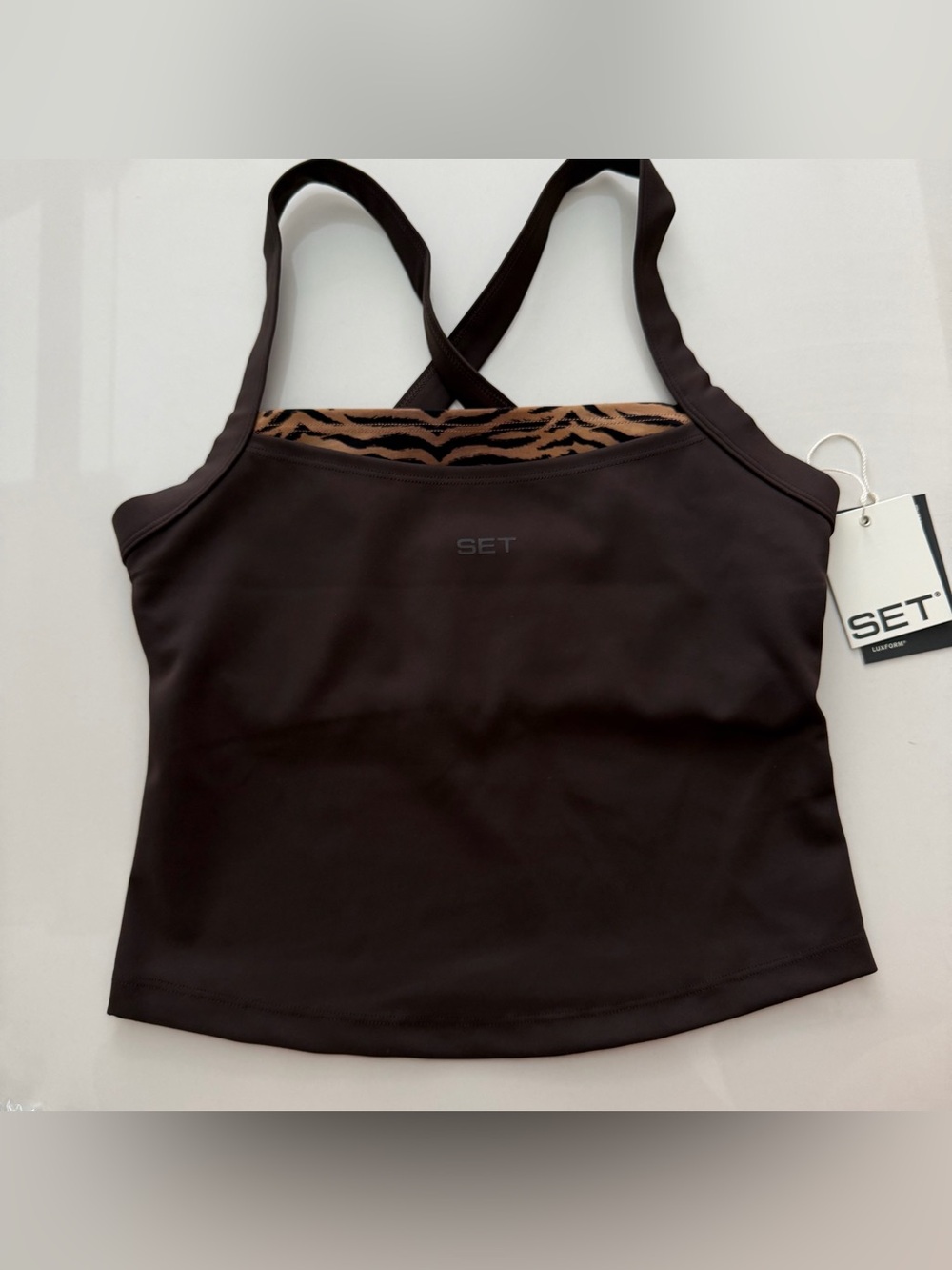 Set Active LUXFORM® LUX TIGER STUDIO TANK - ROAR 
ROAR / S